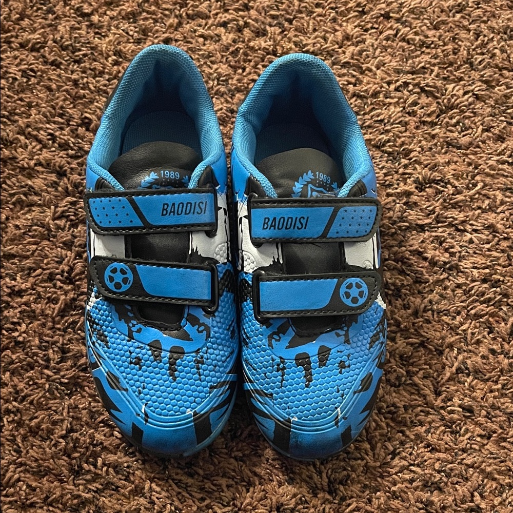 Boys indoor soccer shoes